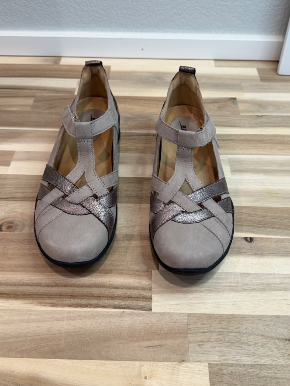 NWOT Earth Women's Ocelot Taupe Nubuck Adjustable T-Strap Mary Jane Shoes